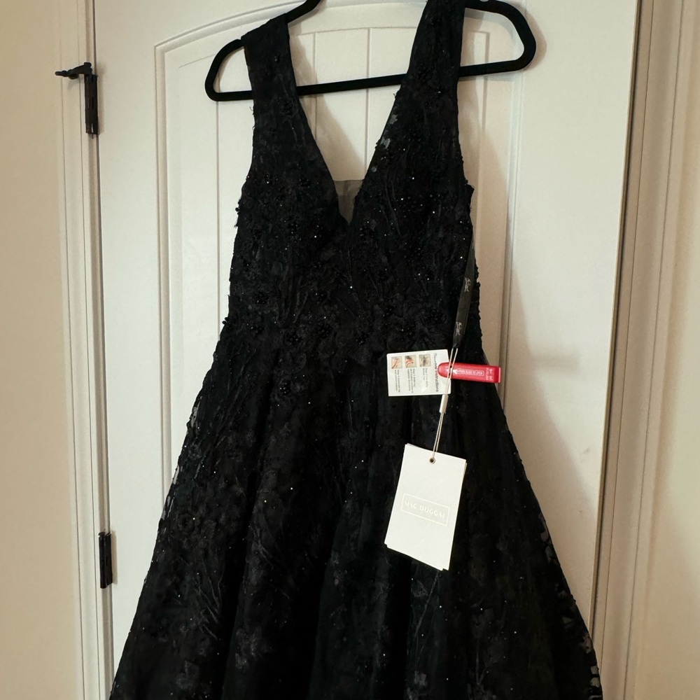 Mac Duggal Black Embroidered V-Neck Sequin Dress Gown Size 6 NWT - Picture 6 of 12
